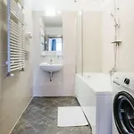 Stylish With Balcony In Apartament Budapesta