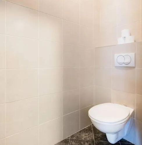 アパート Stylish With Balcony In *