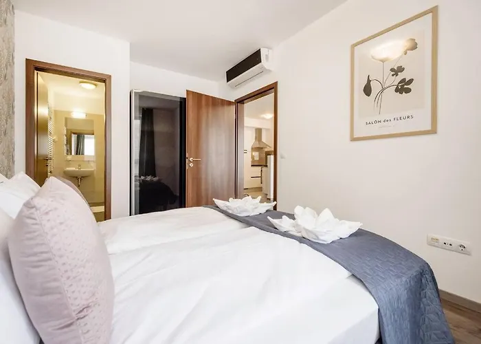 アパート Stylish With Balcony In