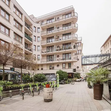 Stylish With Balcony In Apartment